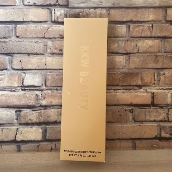 NEW Sold Out KKW Skin Perfecting Body Foundation Pale - Picture 8 of 10